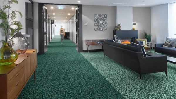 Covor Needlefelt Showtime Graphic | Forbo - Pardoseală Durabilă pentru Spații Profesionale - imagine 3